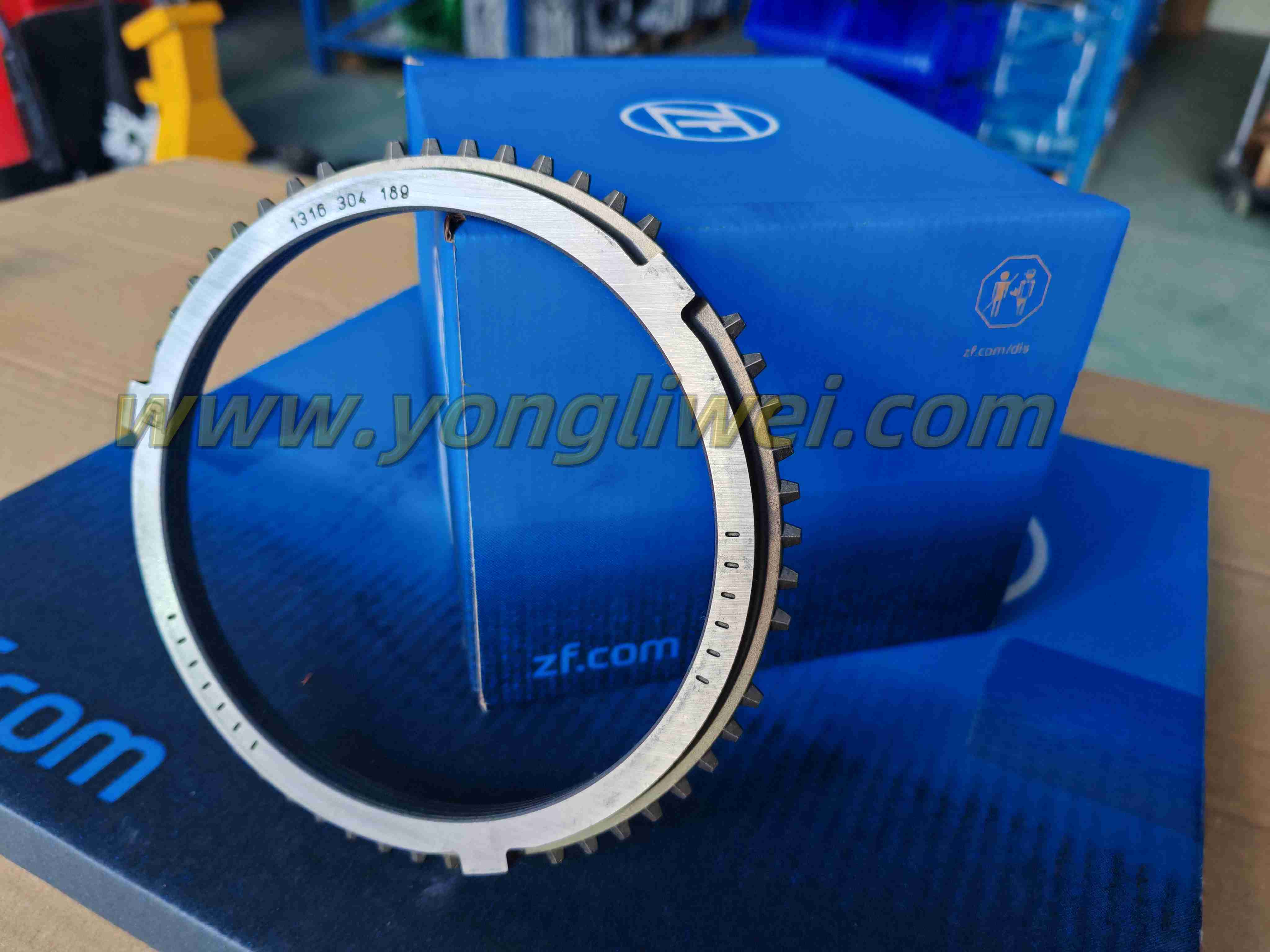 Оригинальное кольцо синхронизатора коробки передач ZF16S221 немецкого производства 1316 304 189.