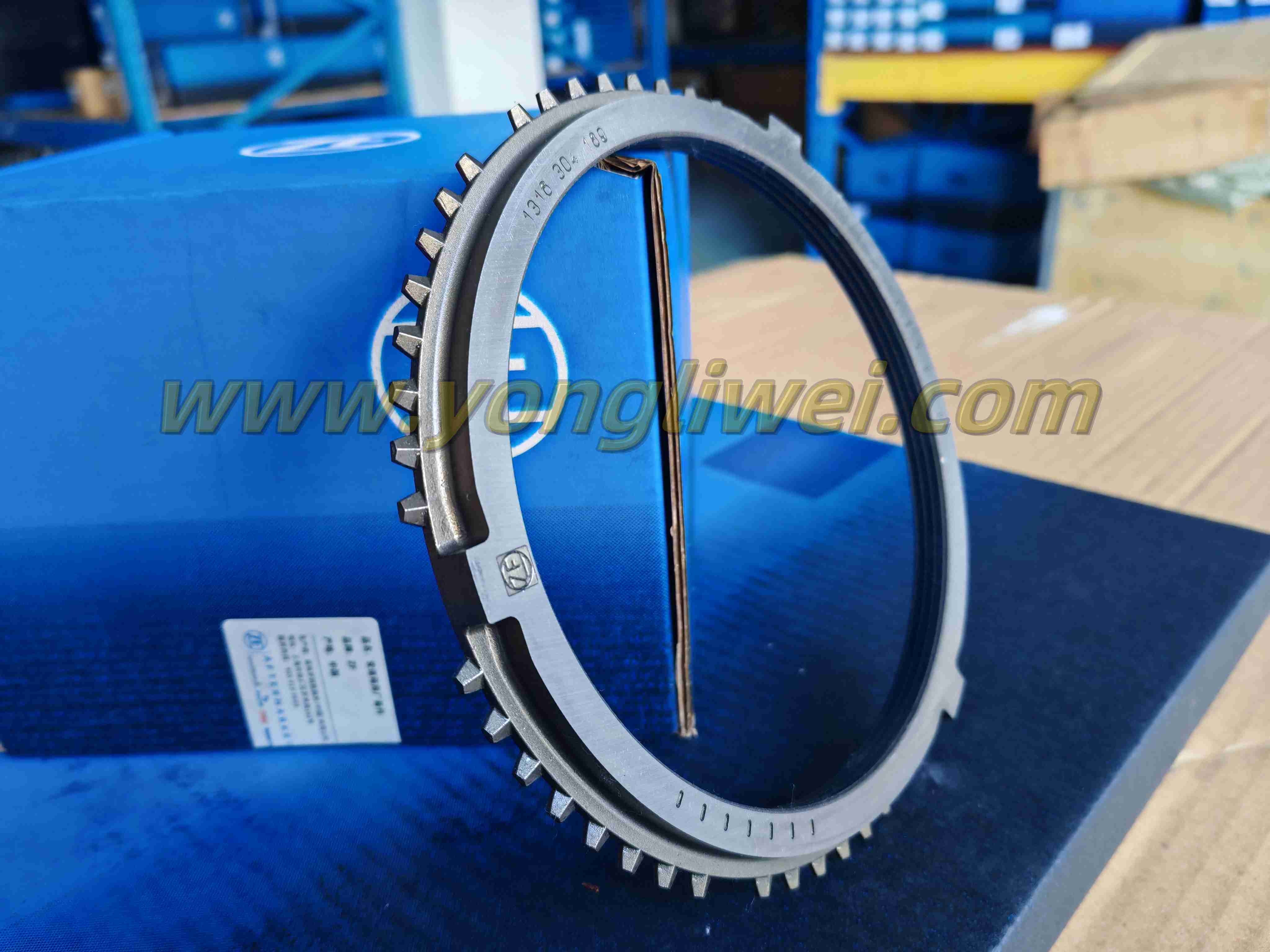 Оригинальное кольцо синхронизатора коробки передач ZF16S221 немецкого производства 1316 304 189.