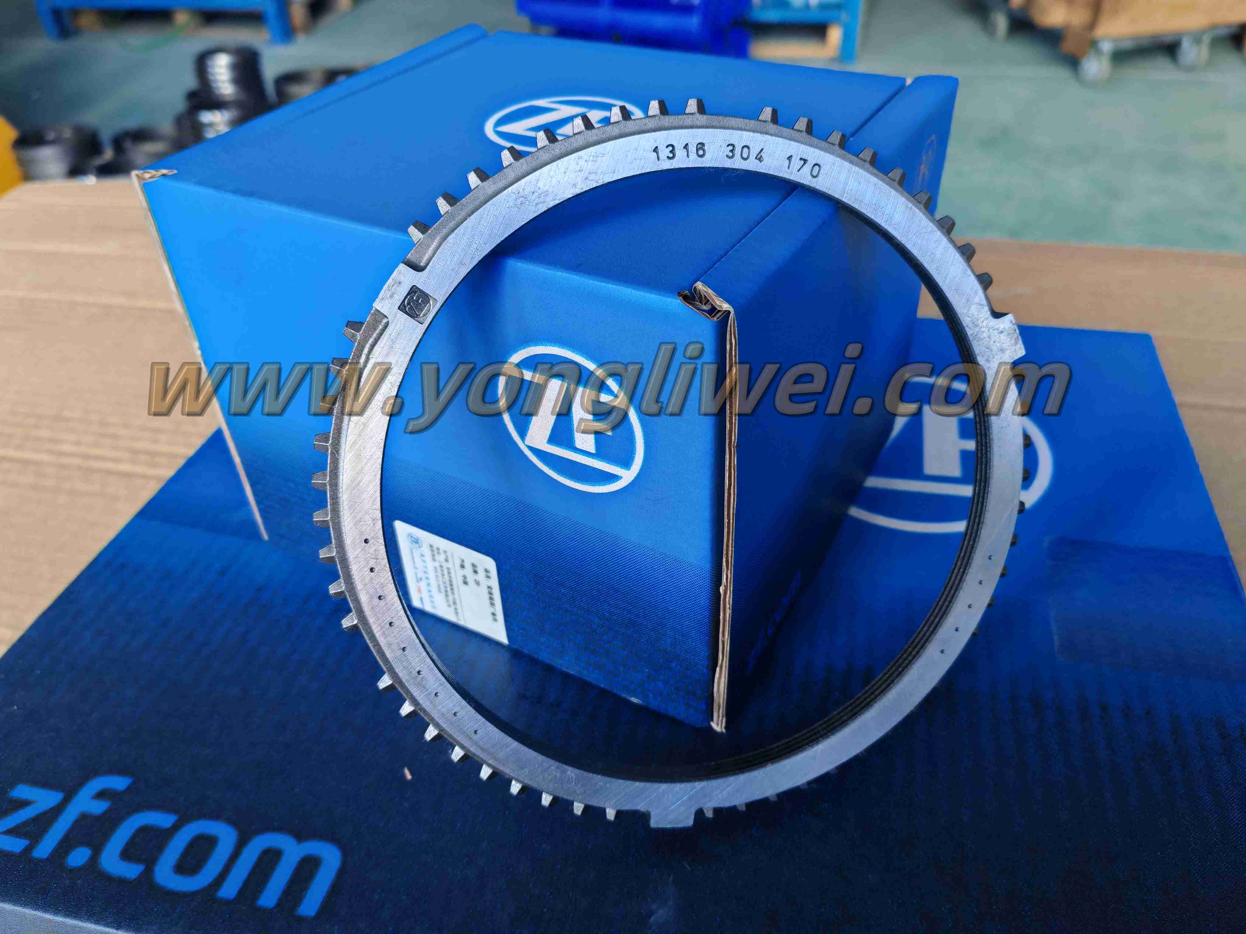 Оригинальное кольцо синхронизатора коробки передач ZF16S221 немецкого производства 1316 304 170